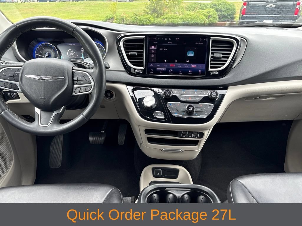 Used 2023 Chrysler Pacifica Touring-L FWD image 5