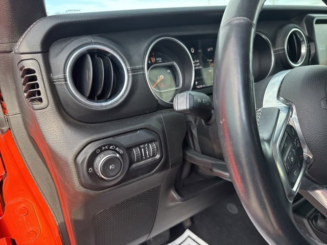 Used 2019 Jeep Wrangler Unlimited Sahara image 32