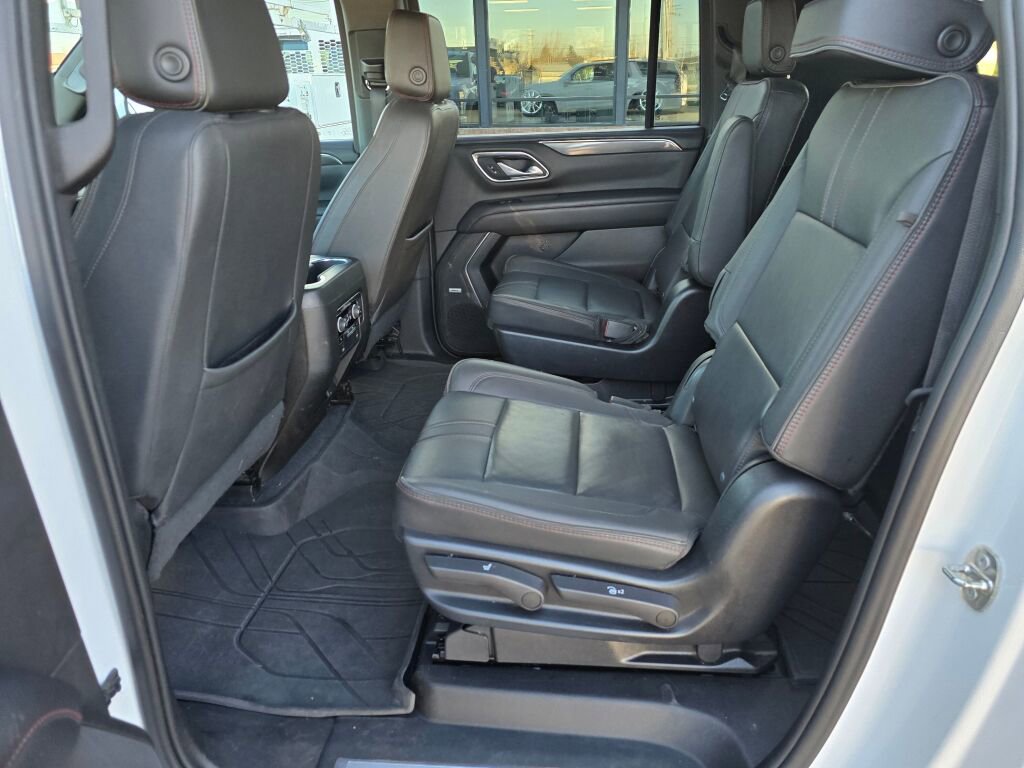 Used 2023 Chevrolet Suburban RST w/ Luxury Package image 11