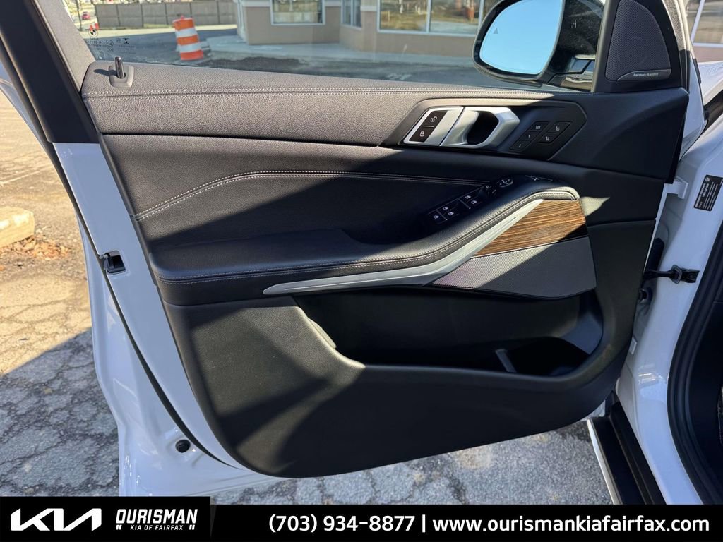 Used 2021 BMW X5 xDrive40i w/ Premium Package image 22