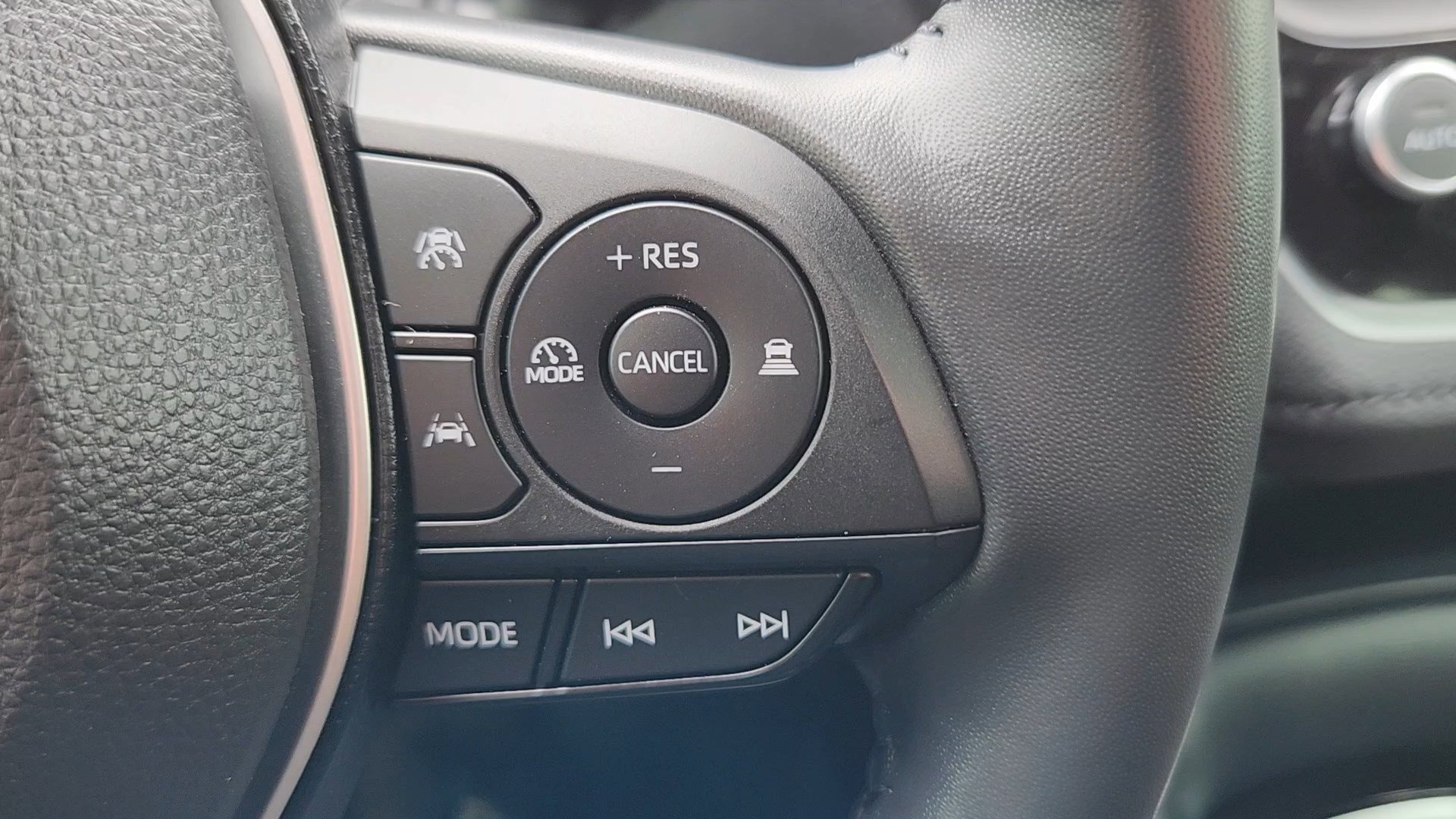 Used 2023 Toyota Corolla SE w/ SE Package image 13