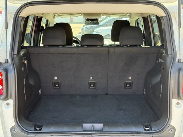 Used 2023 Jeep Renegade Latitude AWD/4WD image 32