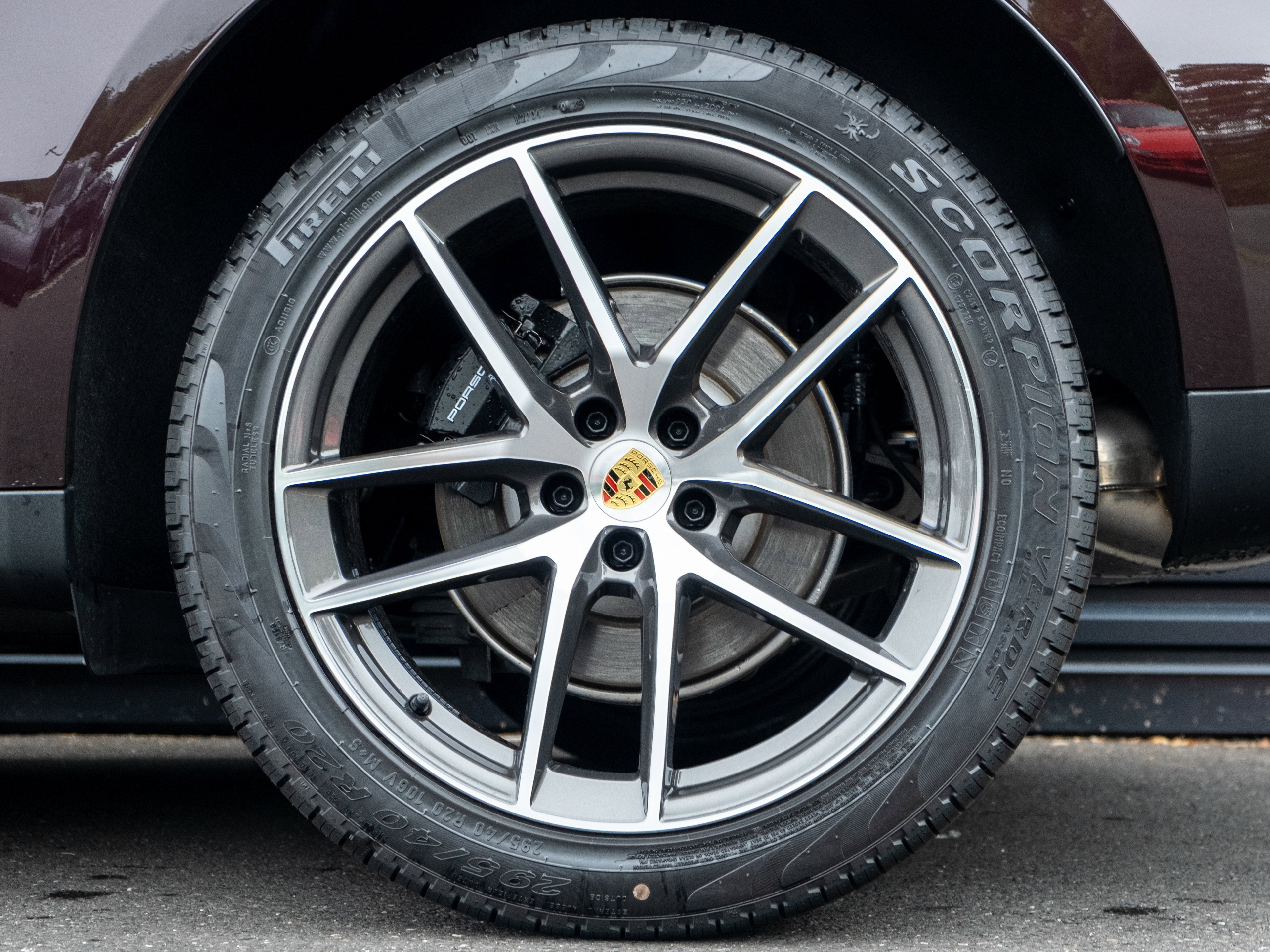 Certified 2025 Porsche Macan image 13