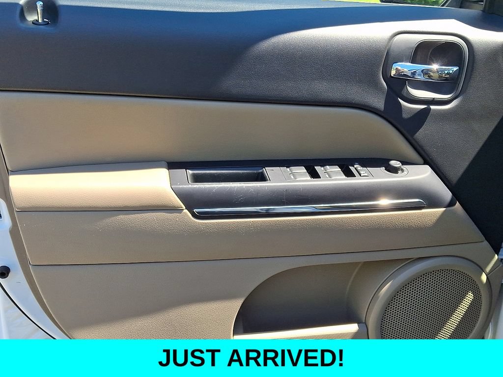 Used 2014 Jeep Patriot Limited w/ Sun/Sound Group AWD/4WD image 12