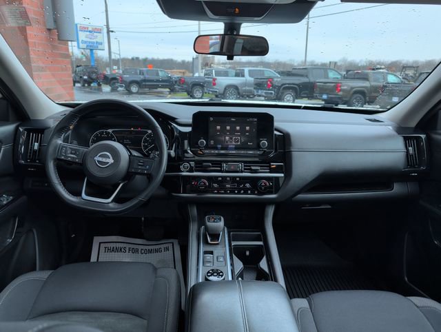 Used 2022 Nissan Pathfinder SV w/ SV Premium Package image 15