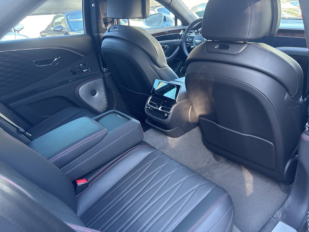 Used 2023 Bentley Flying Spur Azure image 8