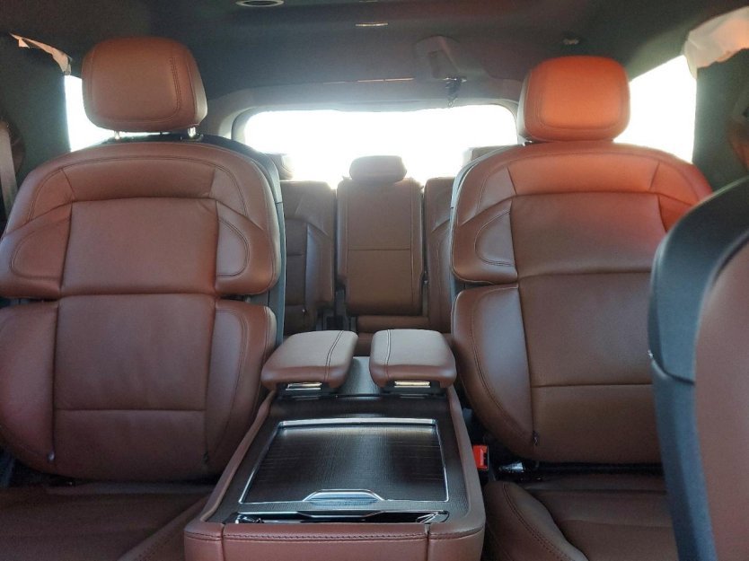 Used 2025 Lincoln Navigator Reserve image 7