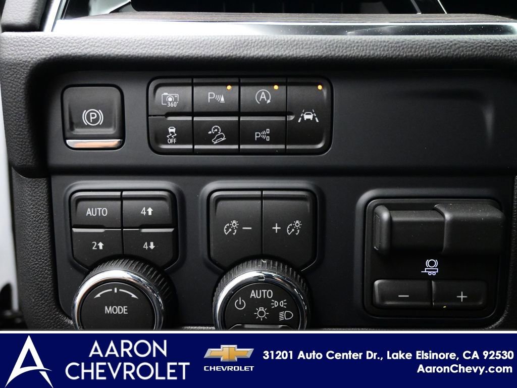 New 2026 Chevrolet Suburban LT w/ Comfort Package AWD/4WD image 19
