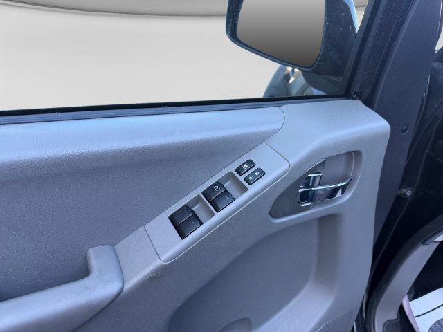 Used 2021 Nissan Frontier SV w/ Midnight Edition Floor Mats AWD/4WD image 11