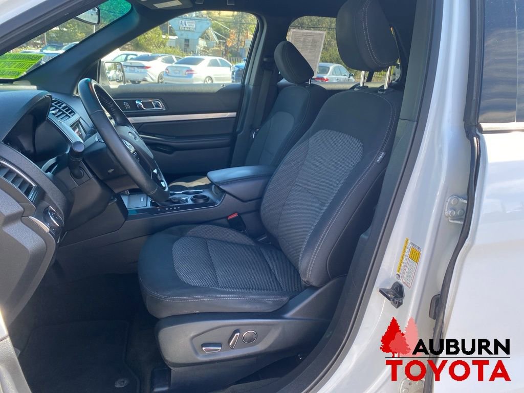 Used 2018 Ford Explorer XLT w/ Equipment Group 201A FWD image 33