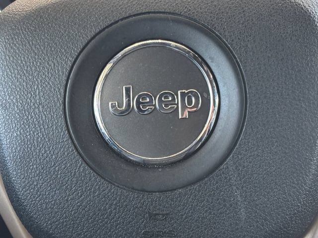 Used 2016 Jeep Grand Cherokee Limited RWD image 13