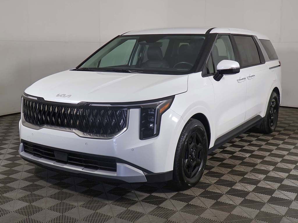 Used 2025 Kia Carnival FWD image 9