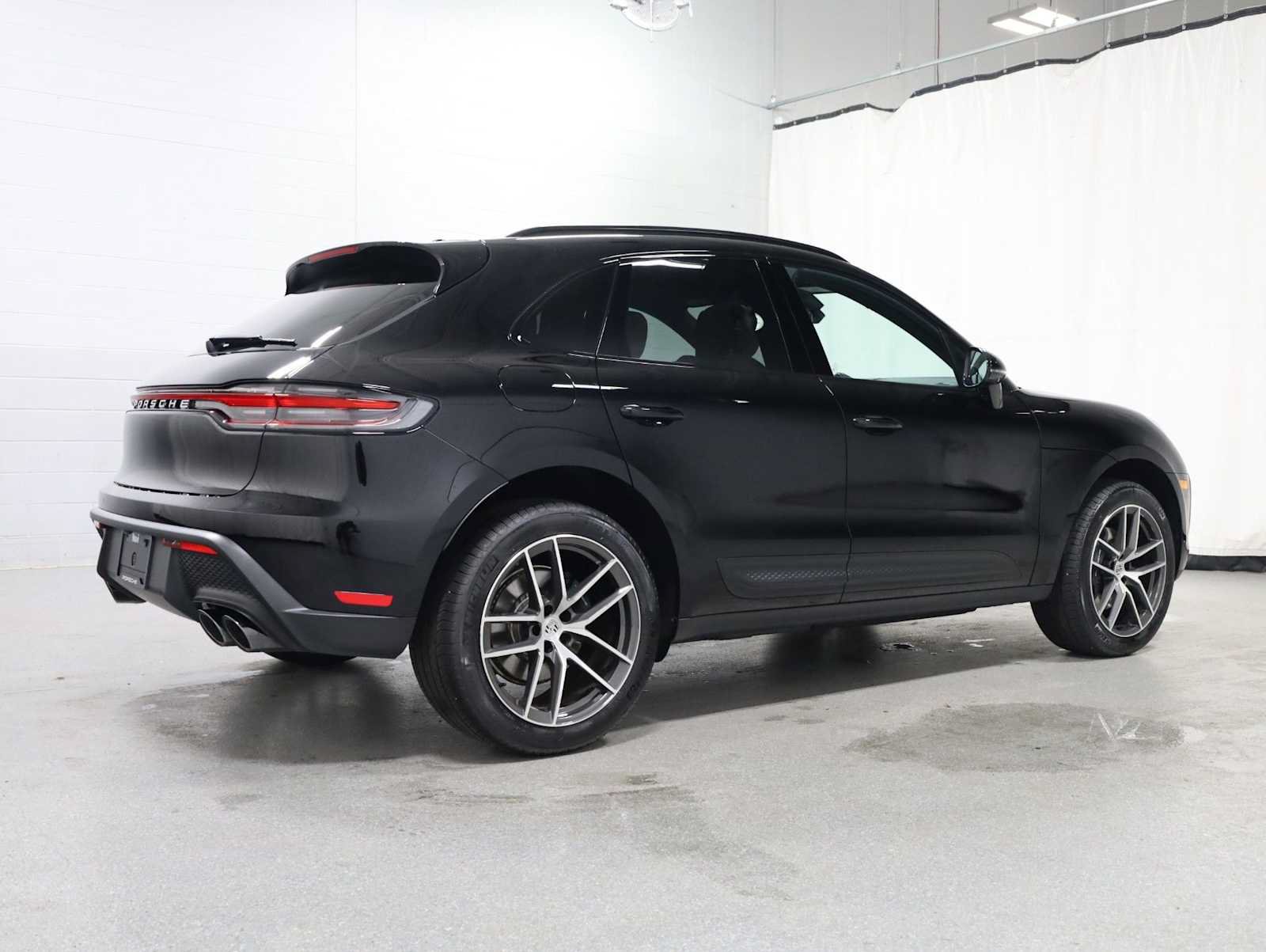Certified 2026 Porsche Macan AWD/4WD image 9