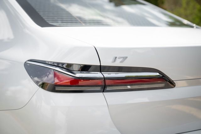 Used 2023 BMW i7 xDrive60 w/ Executive Package 2 image 17