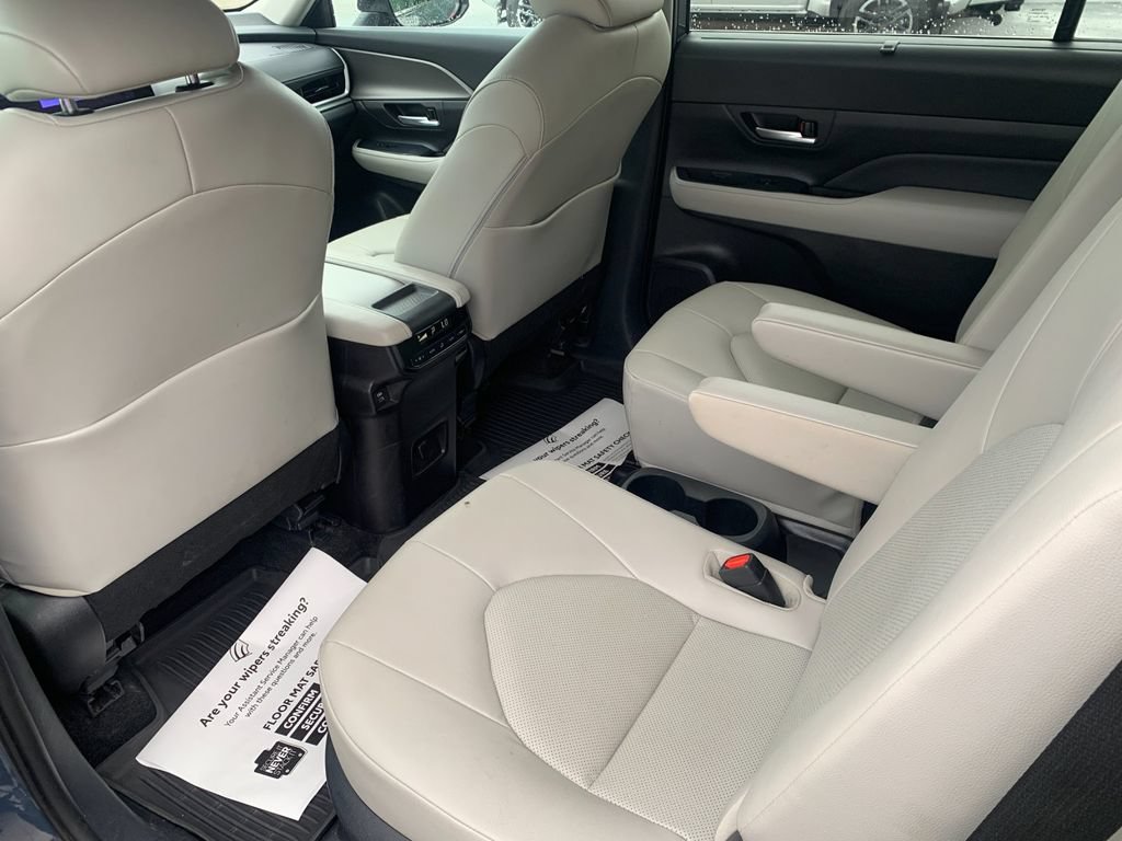Used 2024 Toyota Grand Highlander AWD image 14