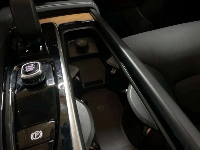 Used 2025 Volvo XC90 T8 Plus w/ Protection Package Premier AWD/4WD image 55