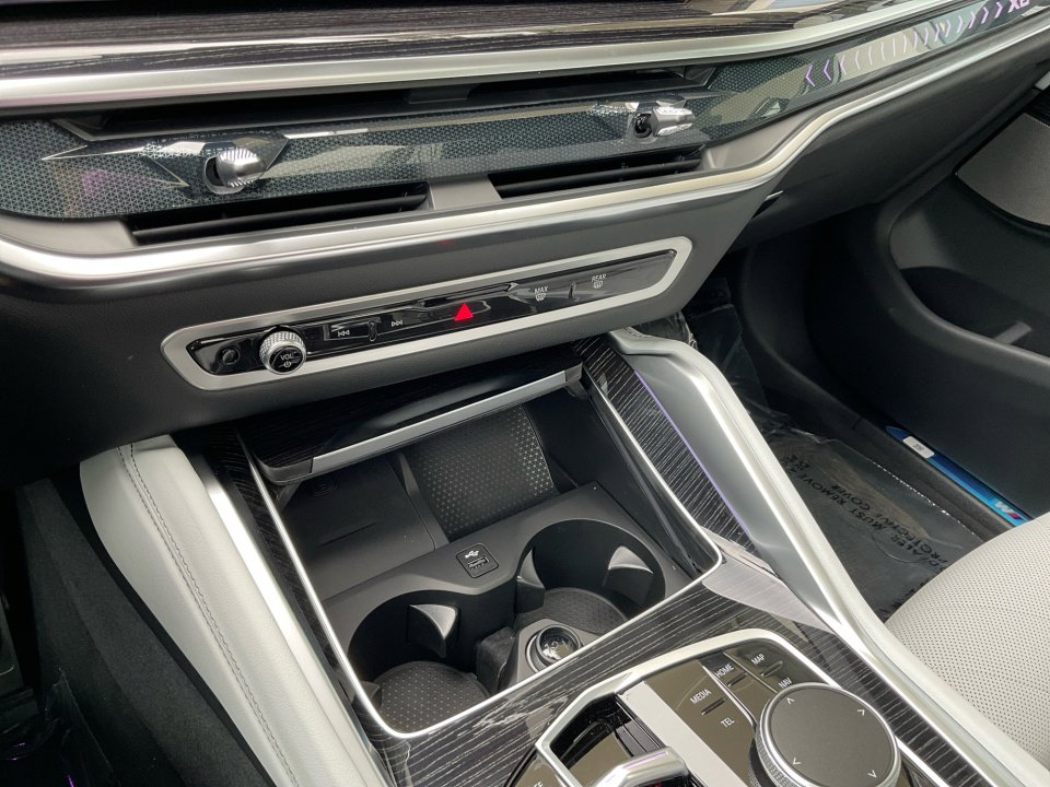 New 2026 BMW X6 xDrive40i w/ Climate Comfort Package image 18