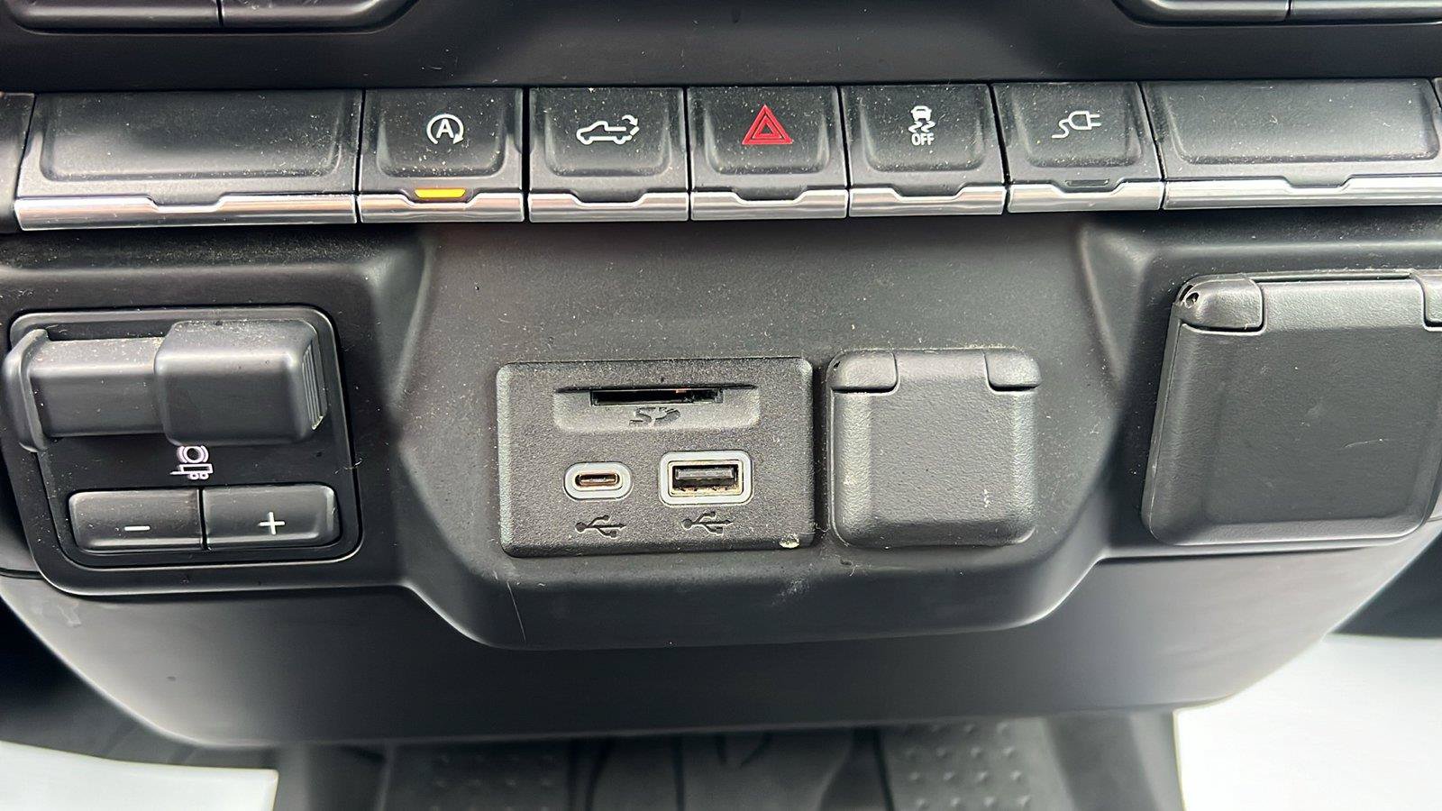 Used 2020 Chevrolet Silverado 1500 LT w/ All-Star Edition AWD/4WD image 25