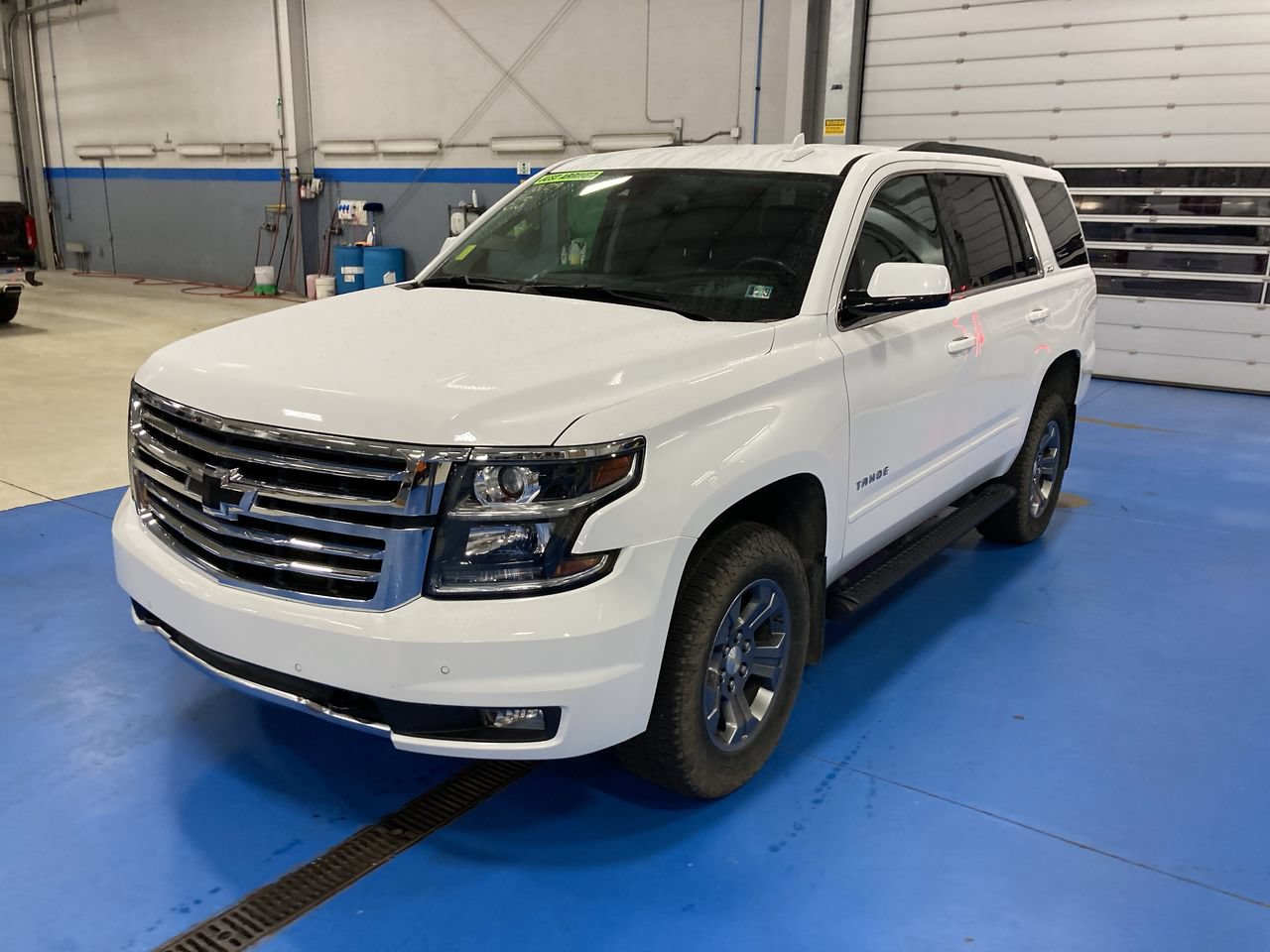 Used 2020 Chevrolet Tahoe LT w/ Off-Road Package AWD/4WD image 3