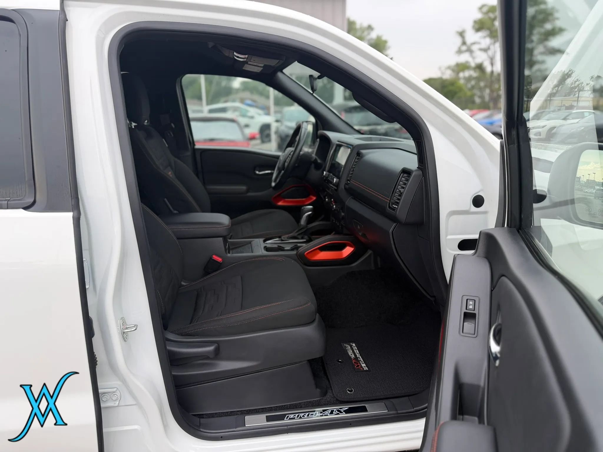 Used 2023 Nissan Frontier PRO-4X w/ Pro Convenience Package AWD/4WD image 22