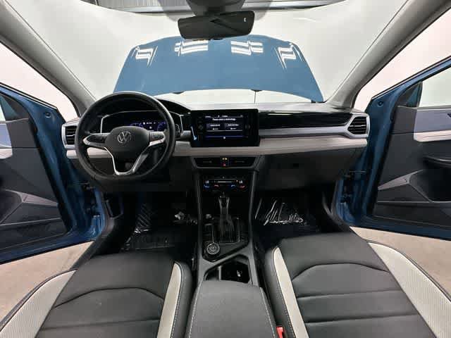 Certified 2025 Volkswagen Taos SEL AWD/4WD image 22