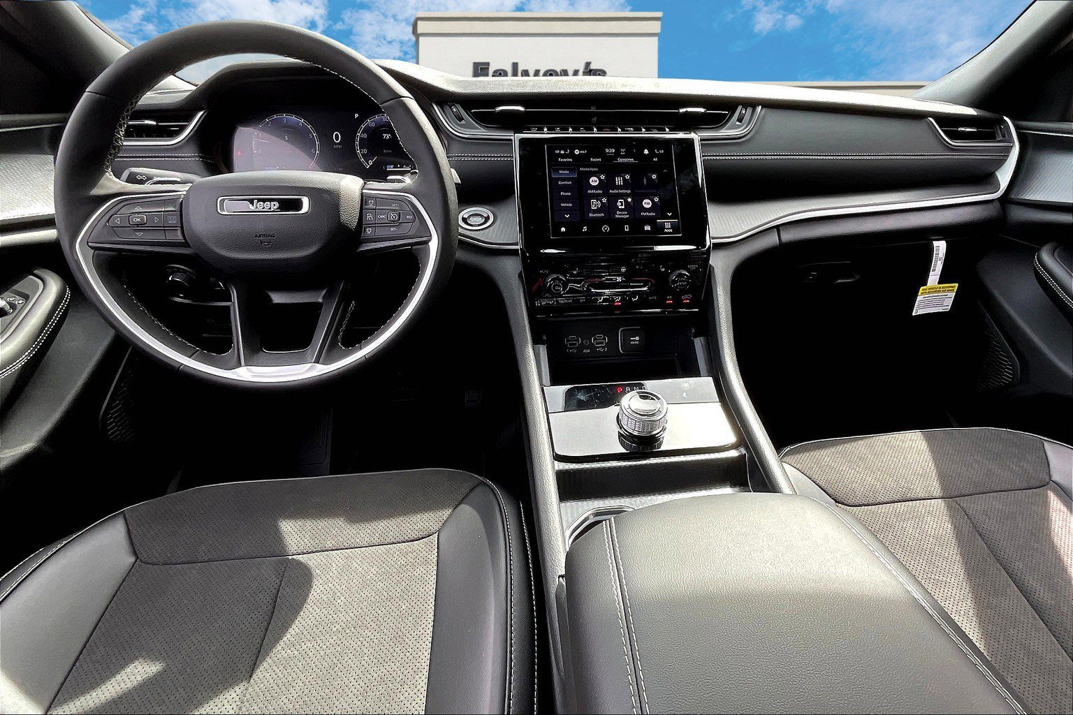 New 2025 Jeep Grand Cherokee Laredo image 5