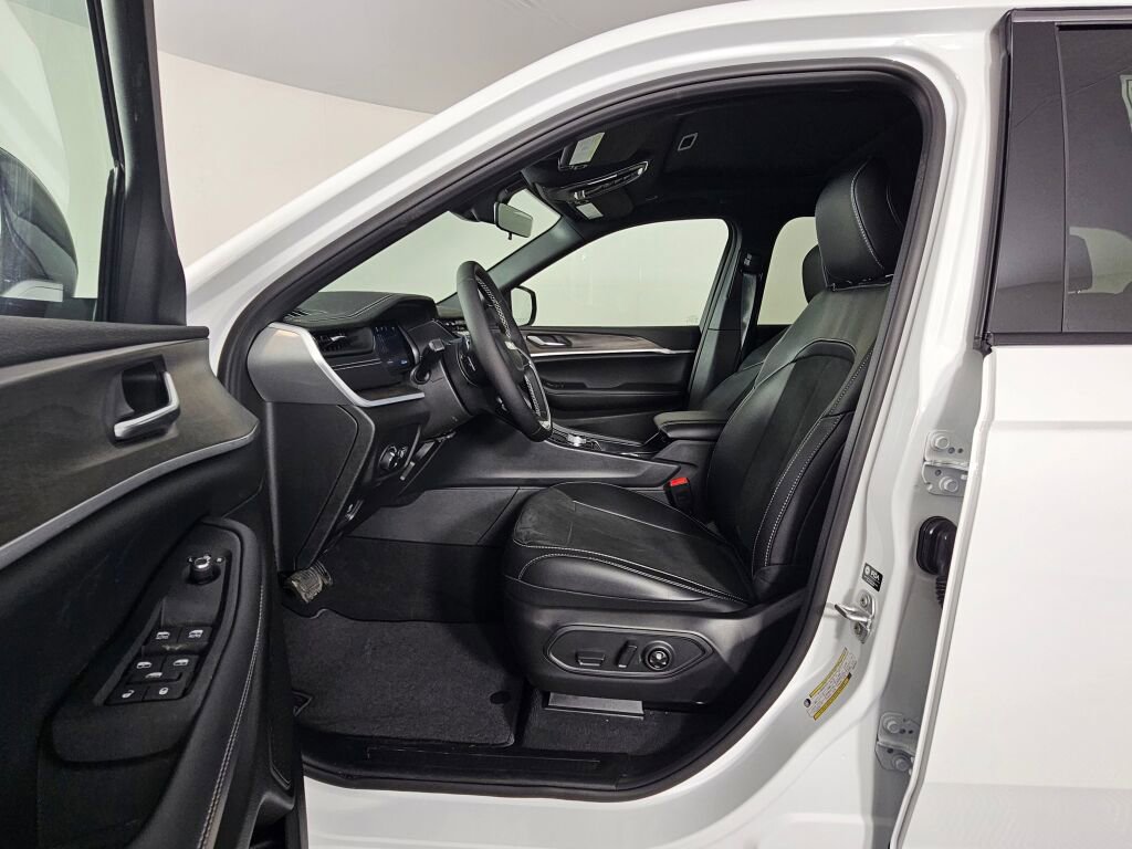 New 2026 Jeep Grand Cherokee Altitude image 15