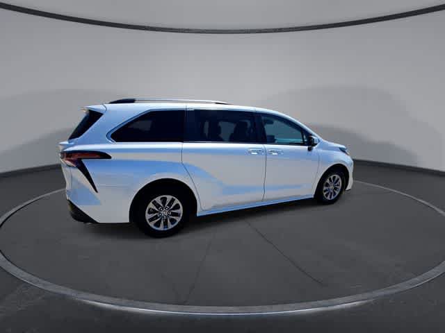 Used 2023 Toyota Sienna XLE FWD image 8