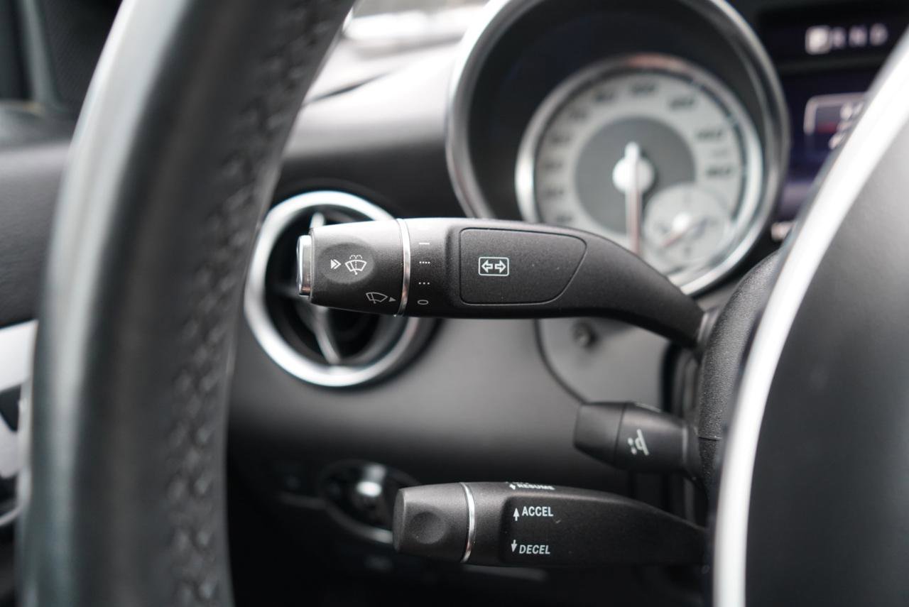 Used 2015 Mercedes-Benz SLK 250 image 45