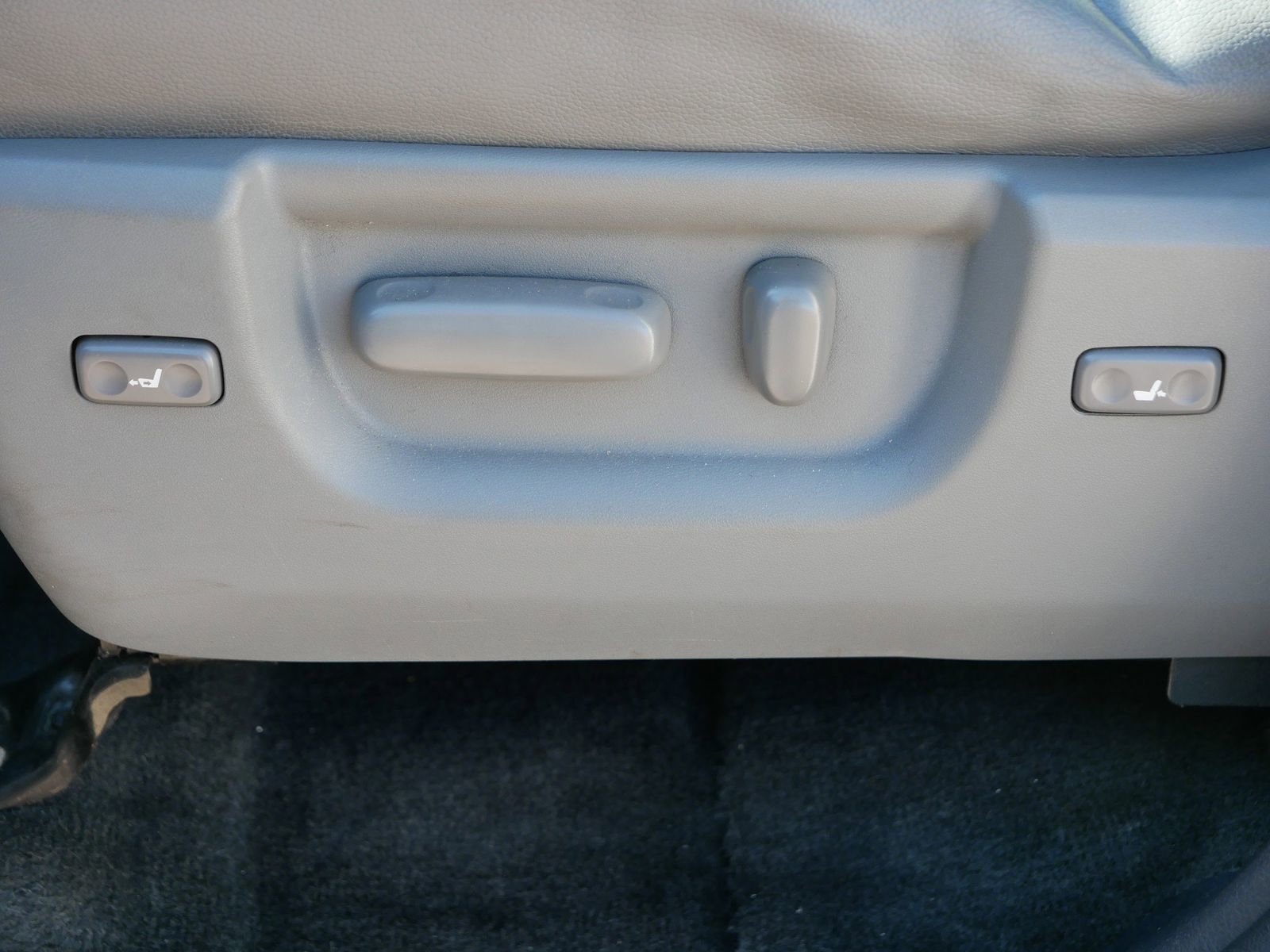 Used 2012 Toyota Sequoia Platinum AWD/4WD image 15