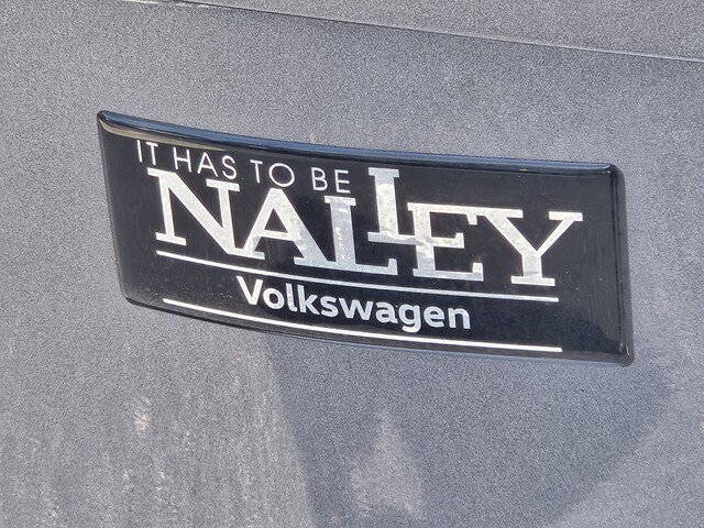 Used 2025 Volkswagen Tiguan SE AWD/4WD image 33