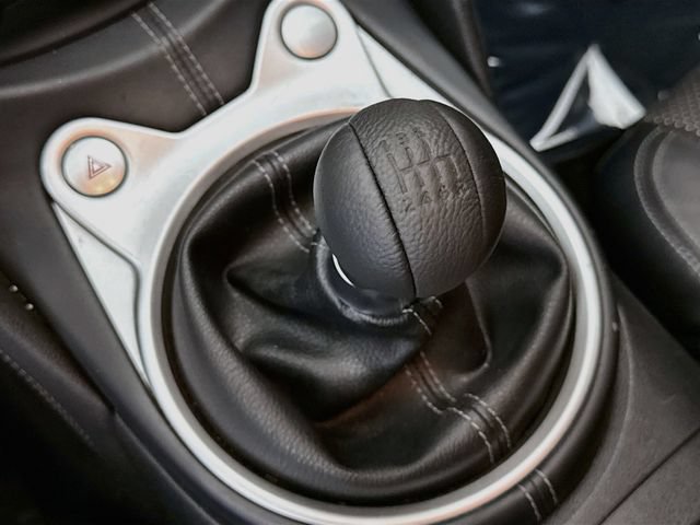 Used 2017 Nissan 370Z Touring RWD image 16