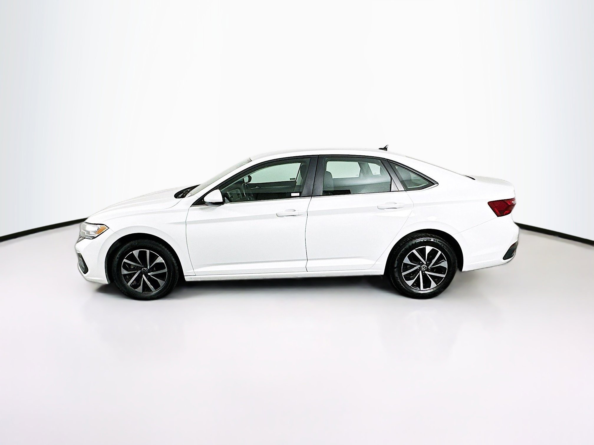 Used 2024 Volkswagen Jetta S image 4