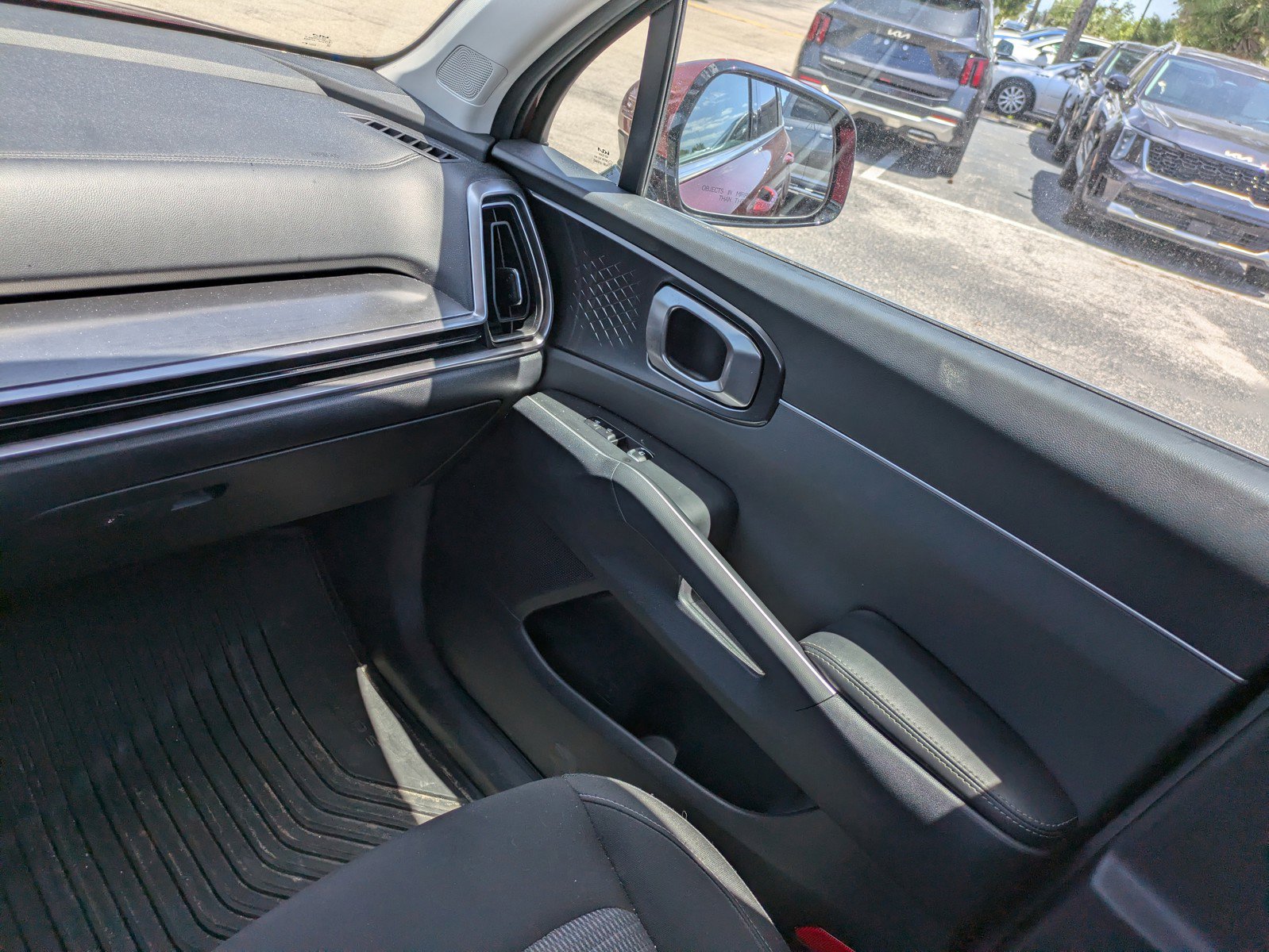 Certified 2025 Kia Sorento LX image 14