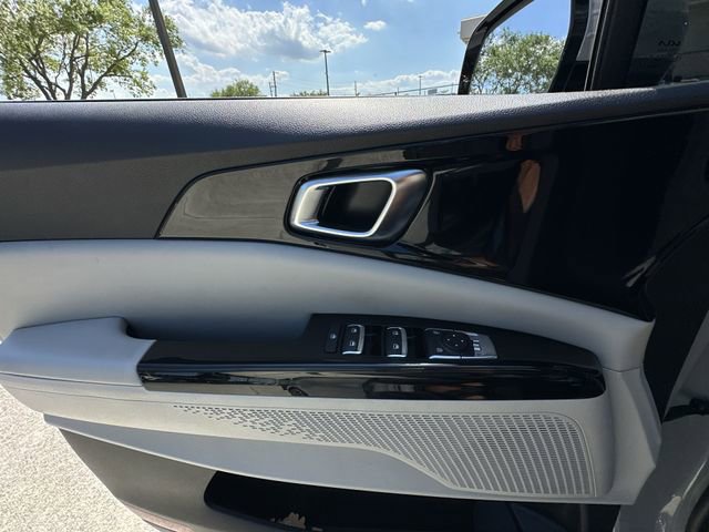 Used 2024 Kia Carnival EX image 21