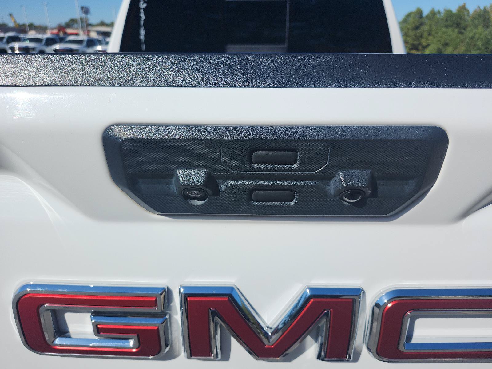 Used 2024 GMC Sierra 1500 AT4 w/ Technology Package AWD/4WD image 11