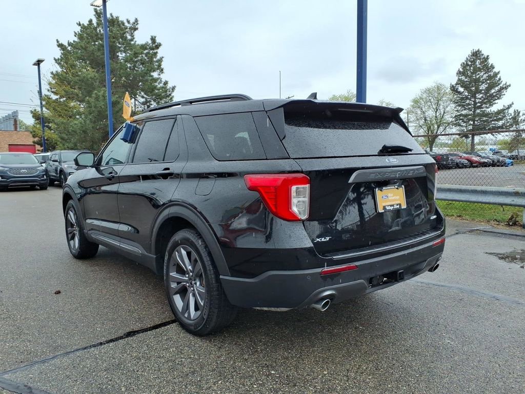 Certified 2024 Ford Explorer XLT w/ Equipment Group 202A AWD/4WD image 9