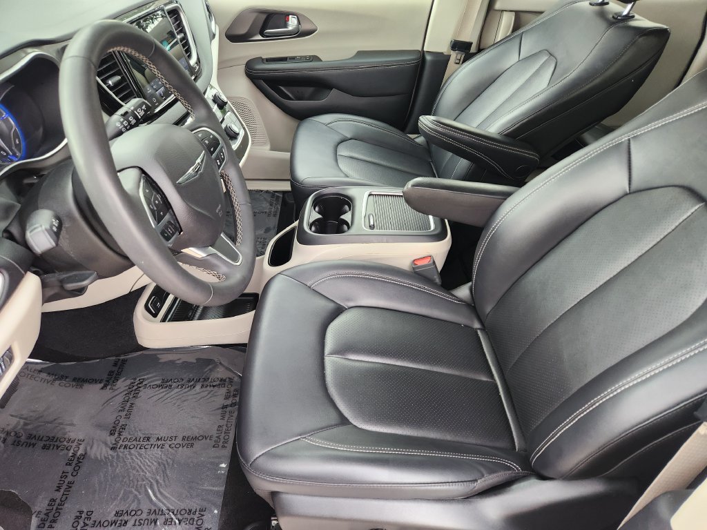 Used 2024 Chrysler Pacifica Touring-L FWD image 22