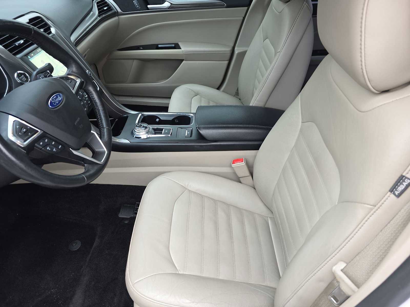 Used 2017 Ford Fusion SE w/ Fusion SE Technology Package image 15