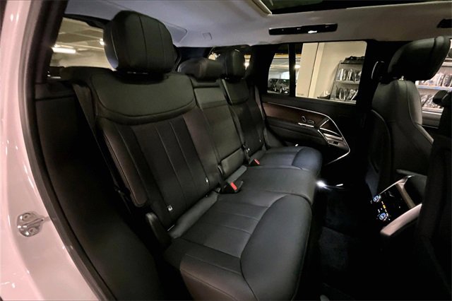 Certified 2025 Land Rover Range Rover SE image 16