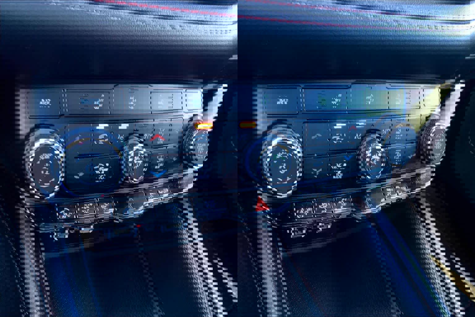 Used 2023 Dodge Durango GT image 28