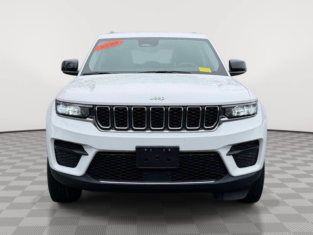 Used 2023 Jeep Grand Cherokee Laredo AWD/4WD image 2