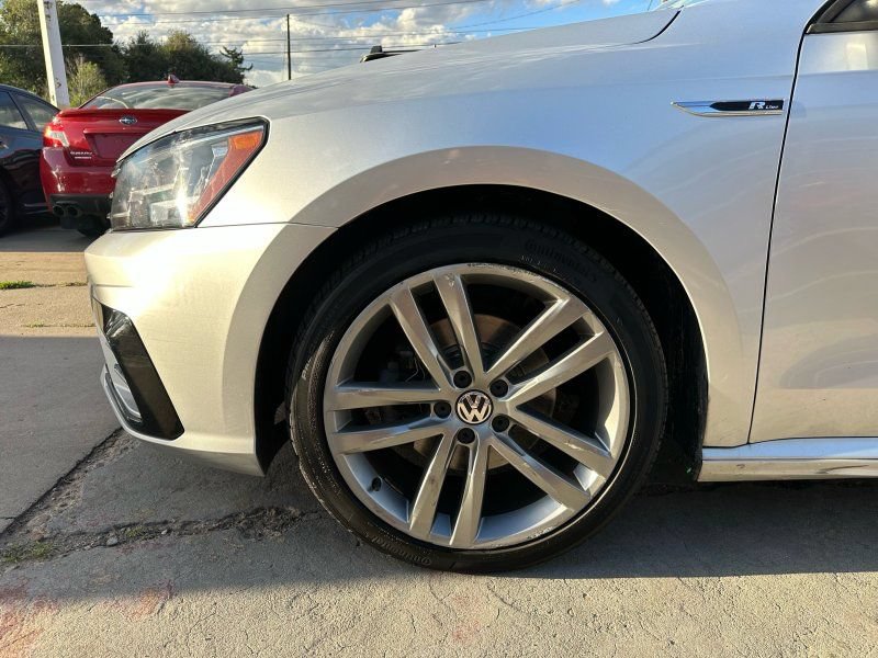 Used 2018 Volkswagen Passat 2.0T R-Line FWD image 11