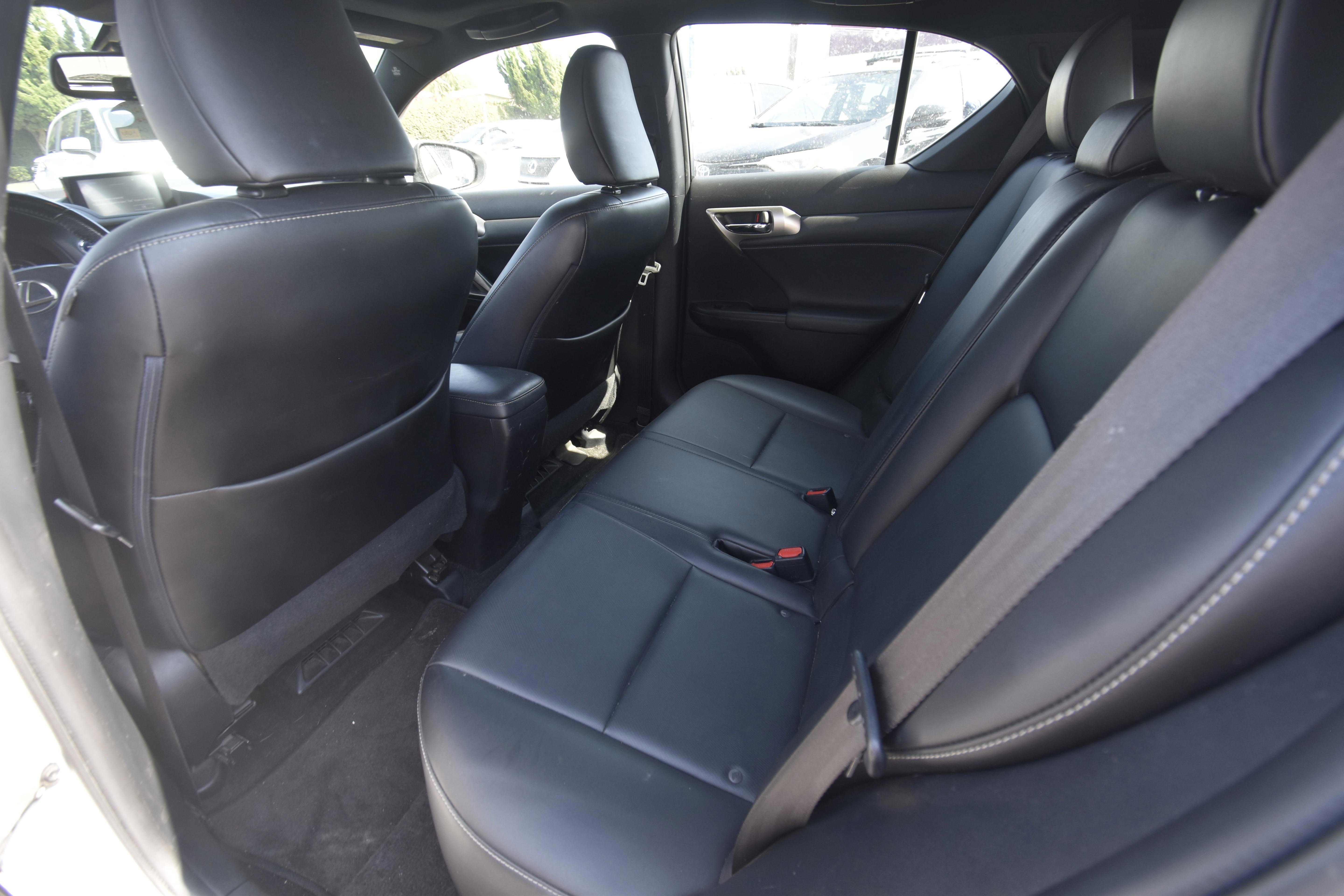 Used 2017 Lexus CT 200h w/ F-Sport Package image 9