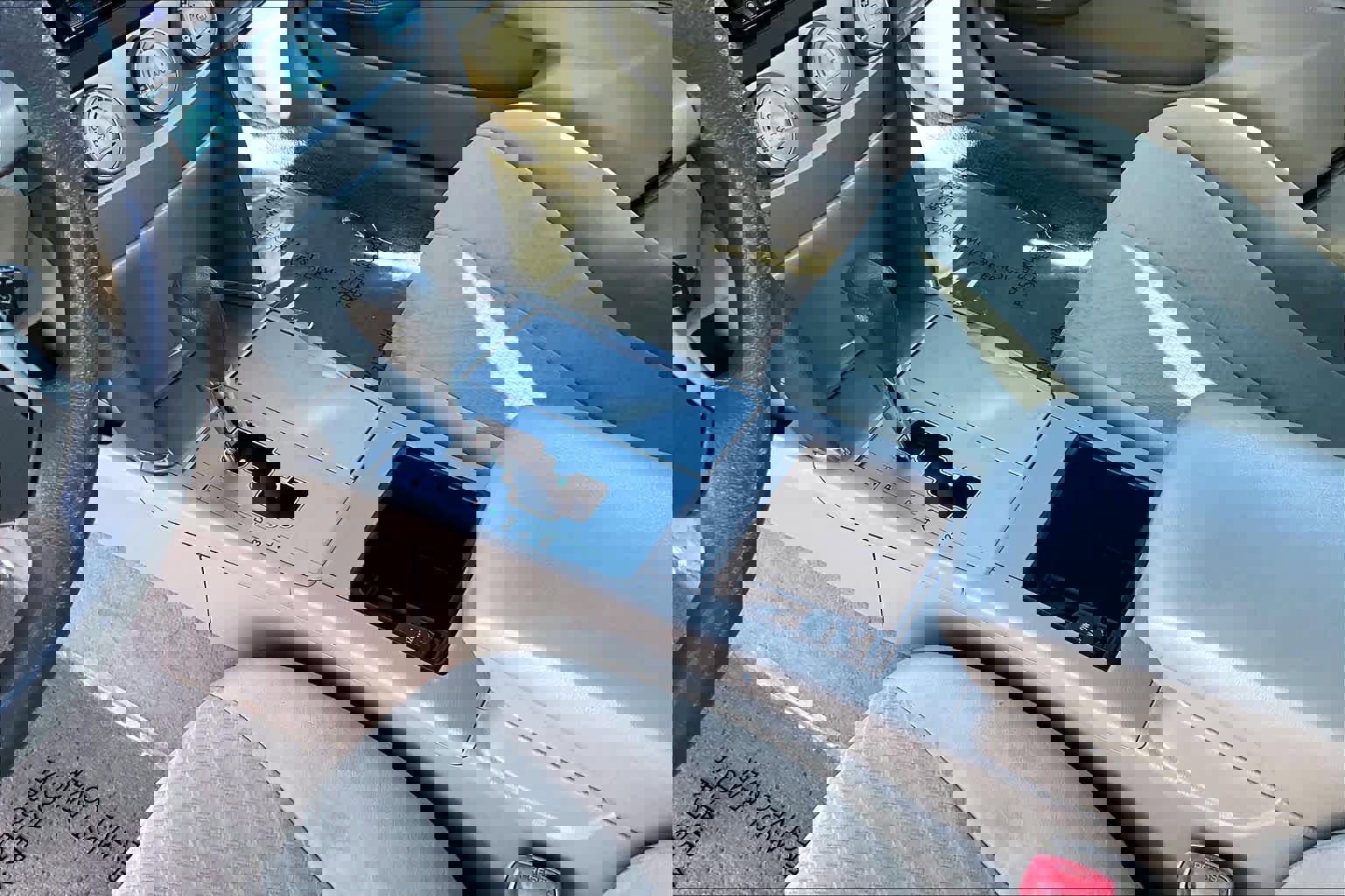 Used 2009 Toyota Camry LE FWD image 16