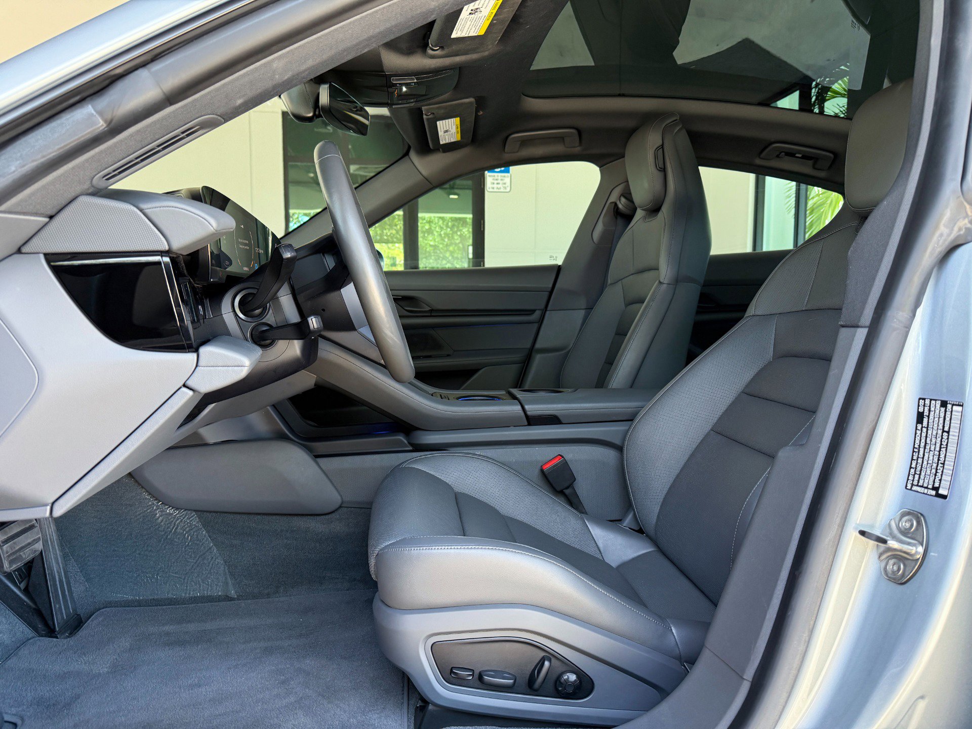 Used 2022 Porsche Taycan image 21