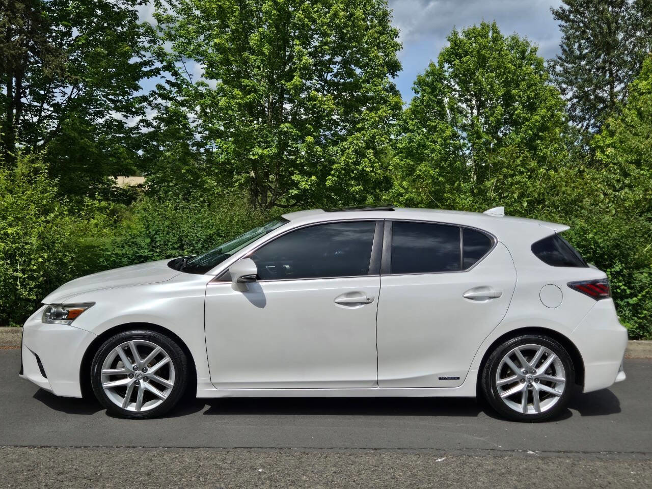 Used 2015 Lexus CT 200h w/ Navigation Package FWD image 10