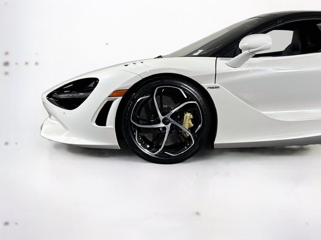 Used 2025 McLaren 750S Spider RWD image 27