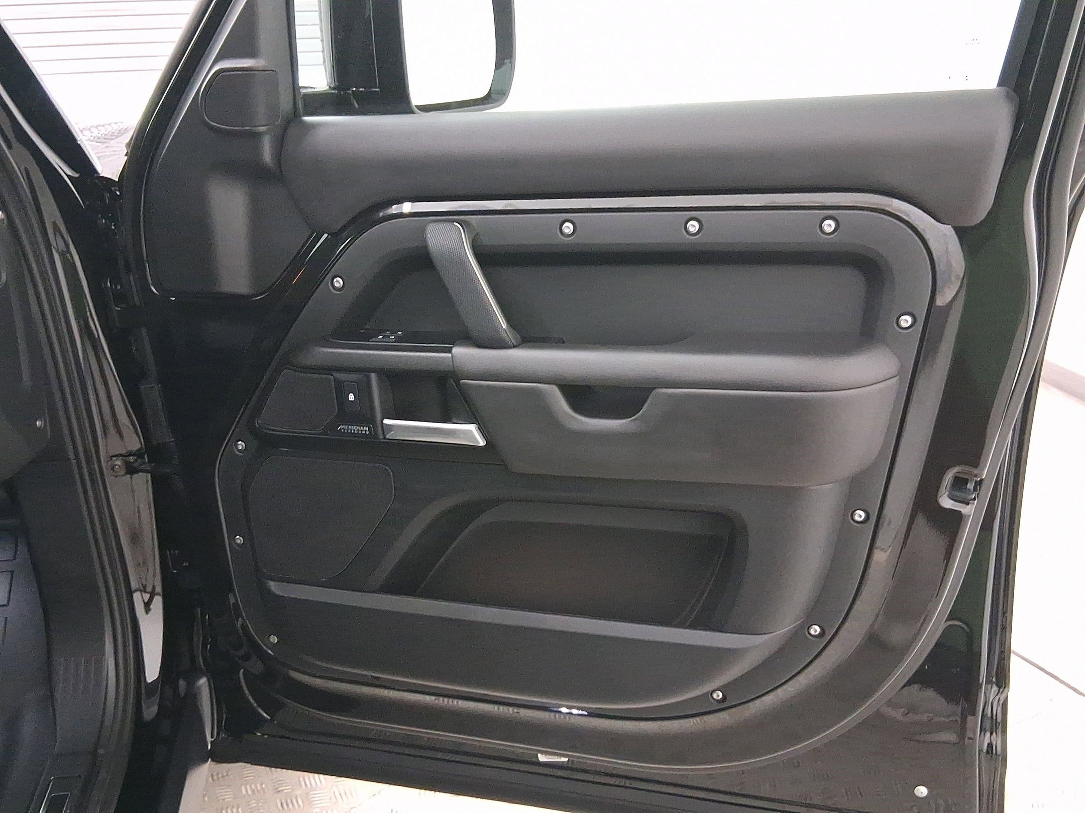 New 2025 Land Rover Defender 110 V8 image 30