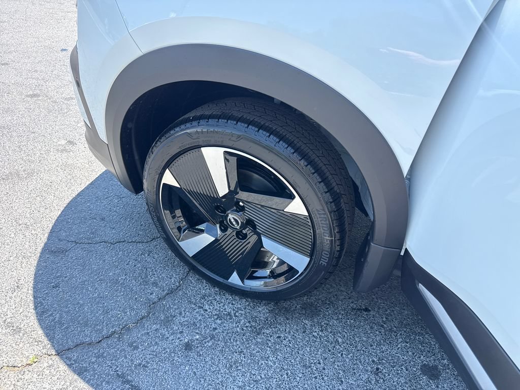 Used 2026 Nissan Kicks SR w/ SR Premium Package FWD image 27
